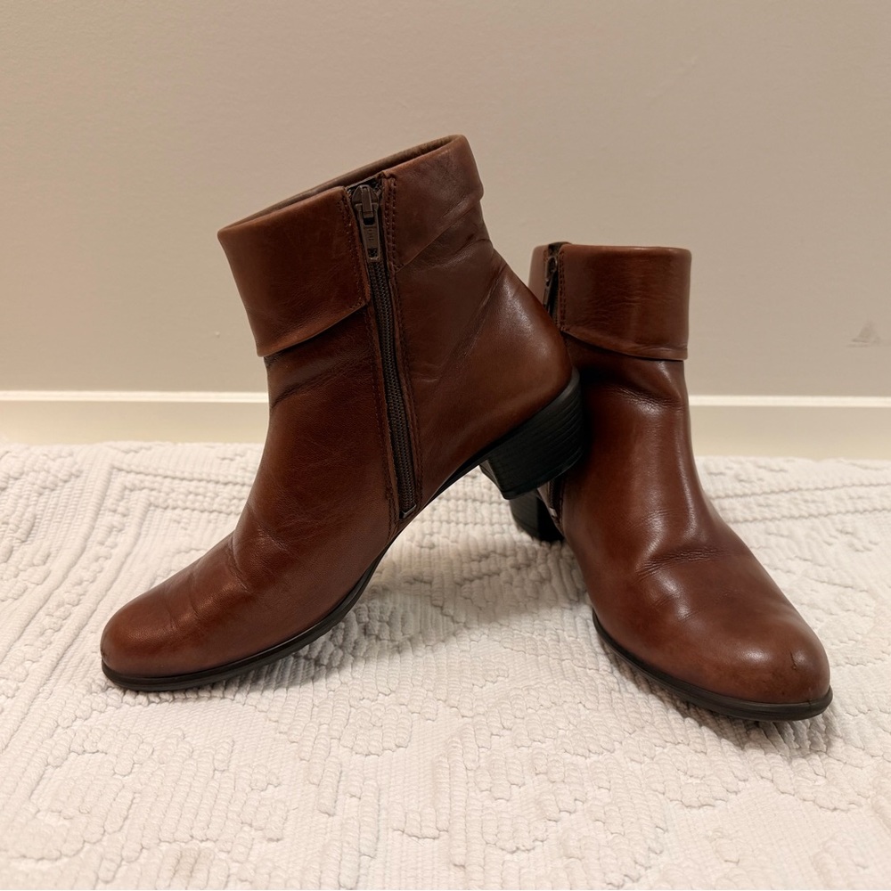 Ecco Women's Brown Leather Ankle Boots with Side Zip
